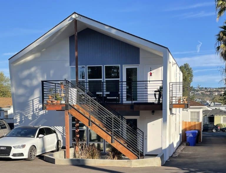Duplex backside entrance - view 2