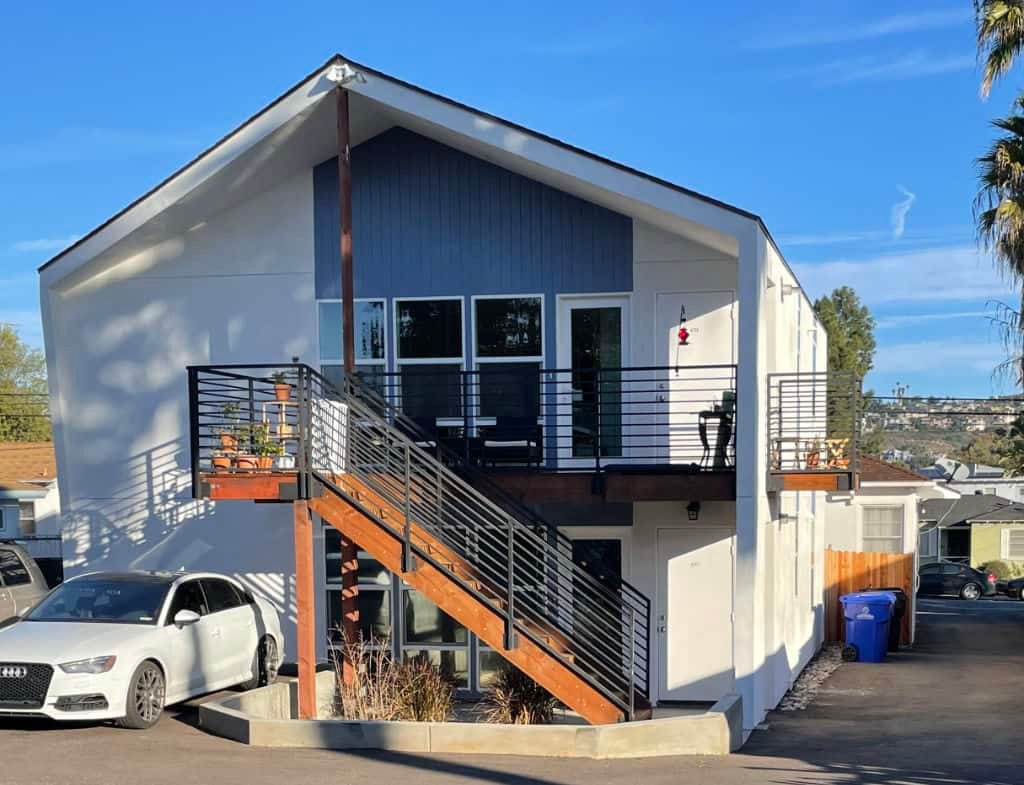 Duplex backside entrance - view 2